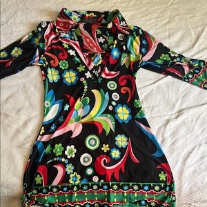 Vintage groovy v-neck collared 3/4 sleeve dress with stretch. Size medium